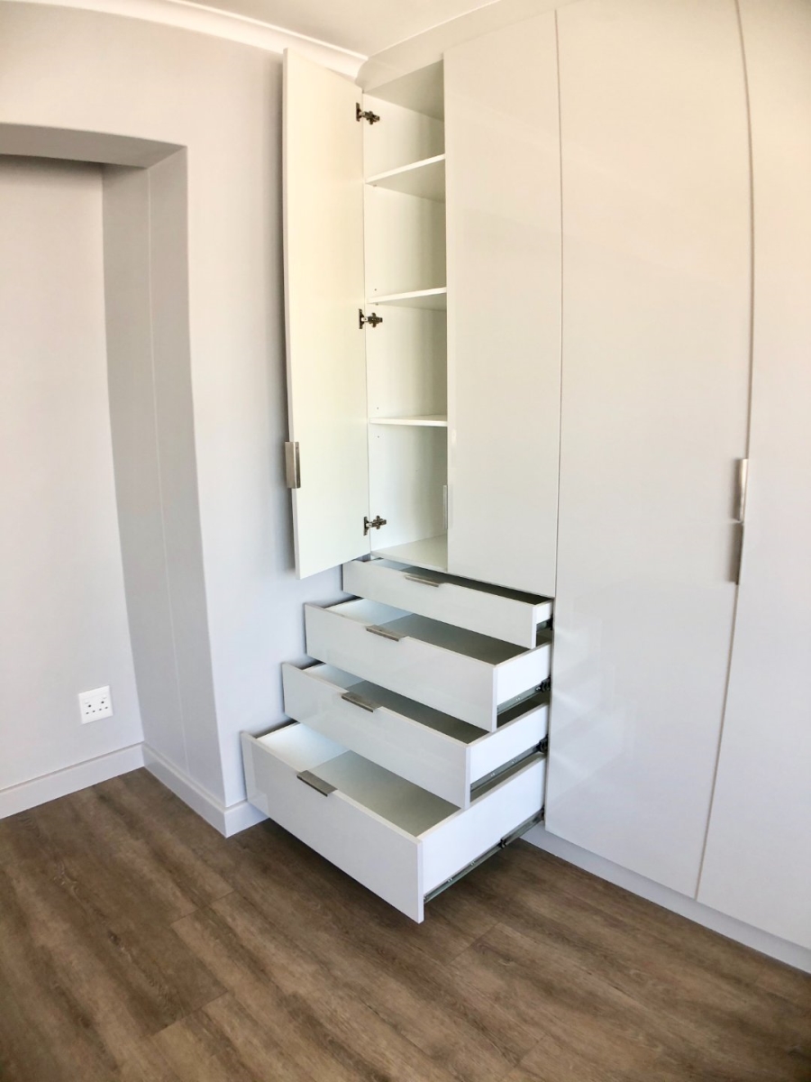 2 Bedroom Property for Sale in Sea Point Western Cape